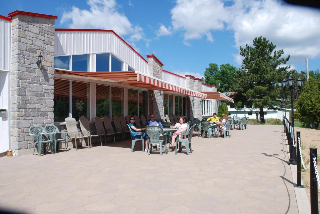 Auberge Le Cabanon Saint Zenon Ngoại thất bức ảnh